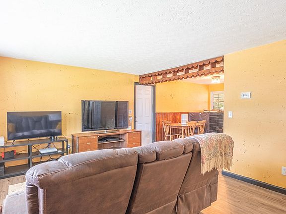 3rd image of 4388 Leston Ave