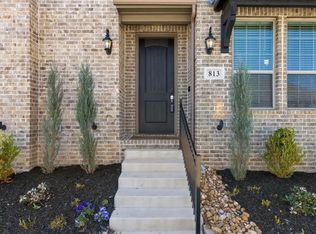 813 Ponds Edge Ln, Euless, TX 76040