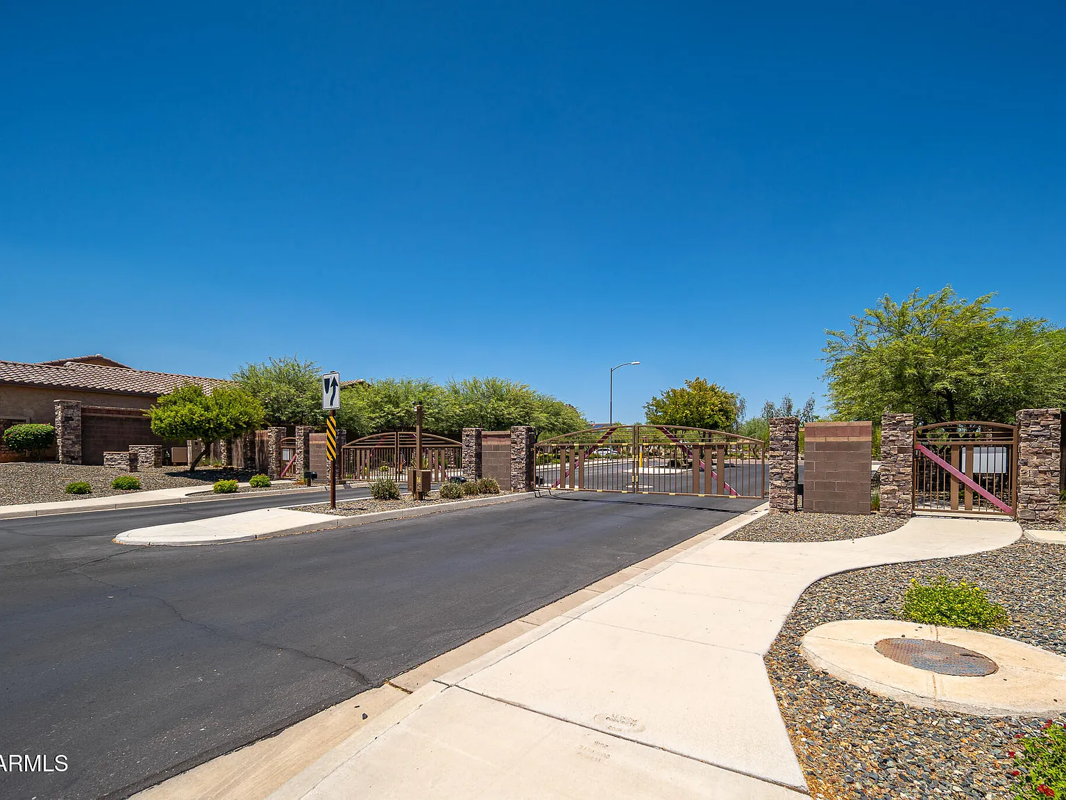 4 bed, 2.5 bath, 2824 sqft, $3,700 — Photo 2