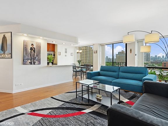 3rd image of 345 W Fullerton Pkwy APT 1006