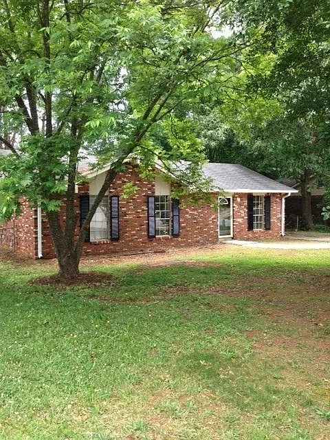 3 bed, 1125 sqft, $1,395 — Photo 1