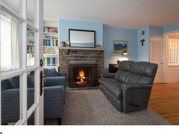 4th image of 32 W Evergreen Ave