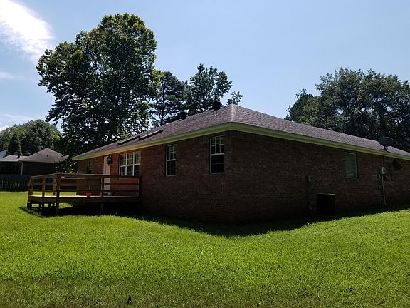 3rd image of 18 Fairbrook Ln