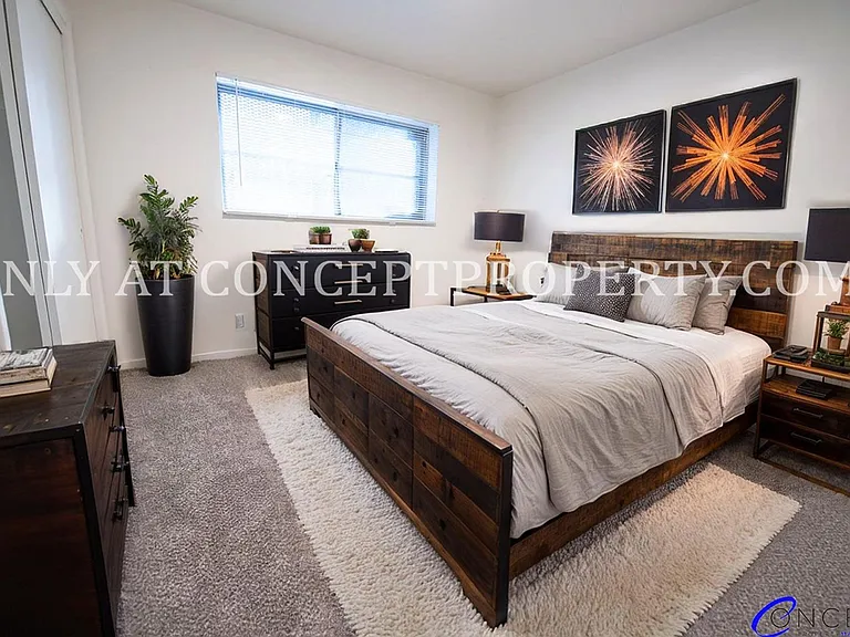 425 E 3rd Ave — Photo 71