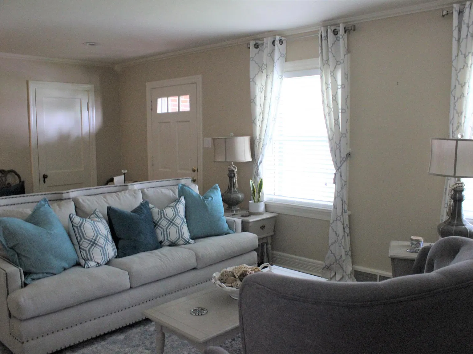 4 bed, 1900 sqft, $2,275 — Photo 3