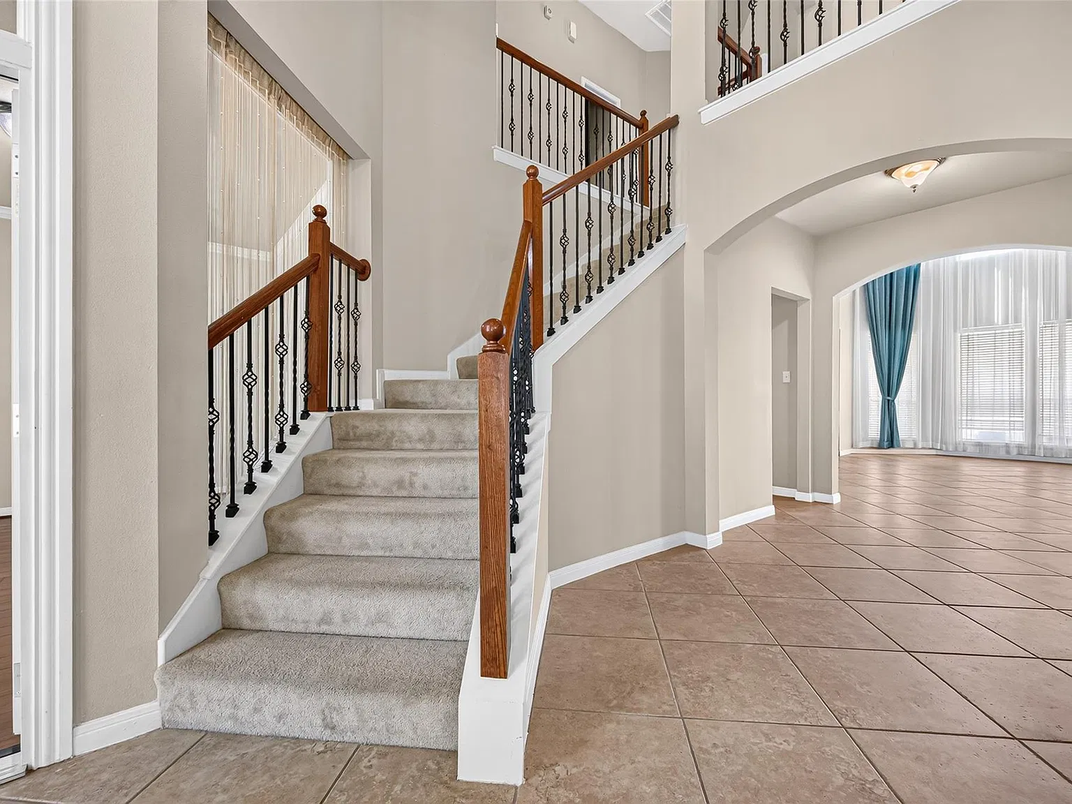 4 bed, 3.5 bath, 3350 sqft, $3,590 — Photo 4