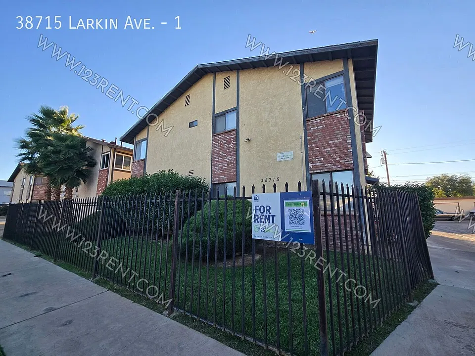 38715 Larkin Ave #1