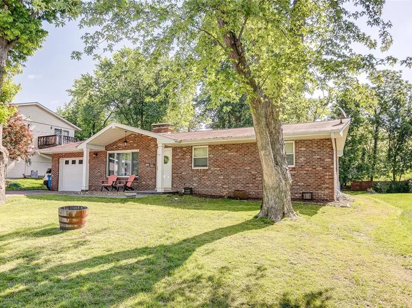 520 E Lake Dr, Edwardsville, IL 62025