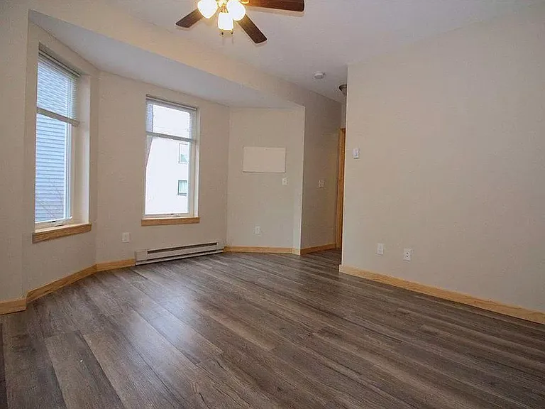 116 Van Brunt St — Photo 3