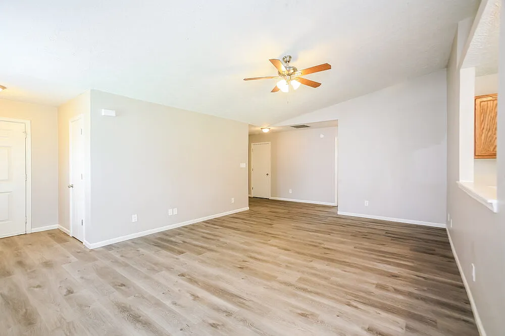 3 bed, 2.0 bath, 1534 sqft, $2,610 — Photo 4