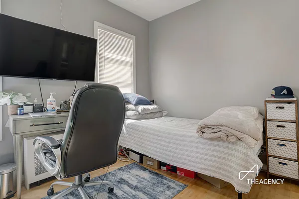 Rented by The Agency | media 8