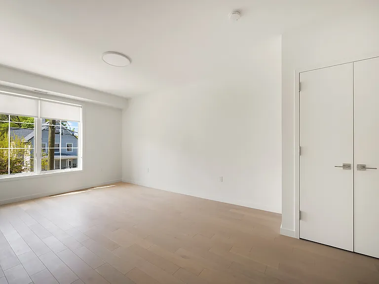 7 South Highland — Photo 16