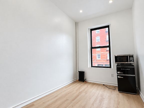 2nd image of 145 Franklin St APT 6