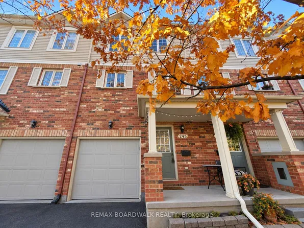 90 Edenvale Dr #243, Ottawa, ON K2K 3N8