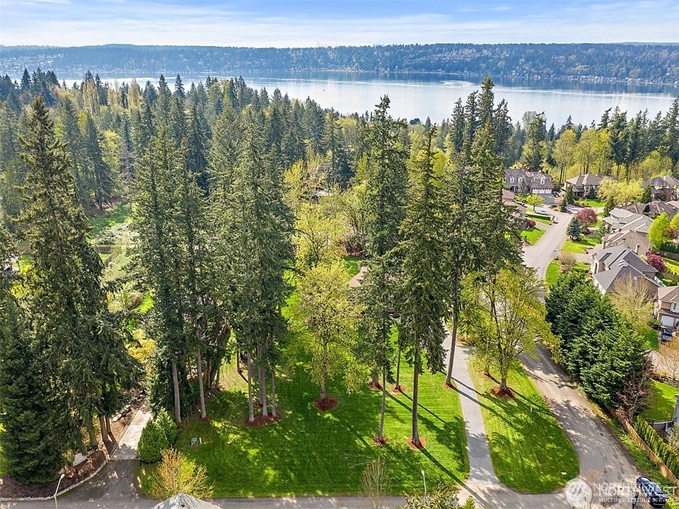 1st image of 409 XX 209th Avenue SE