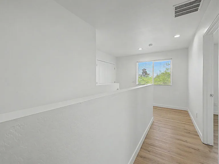 105 W Latona Rd — Photo 36