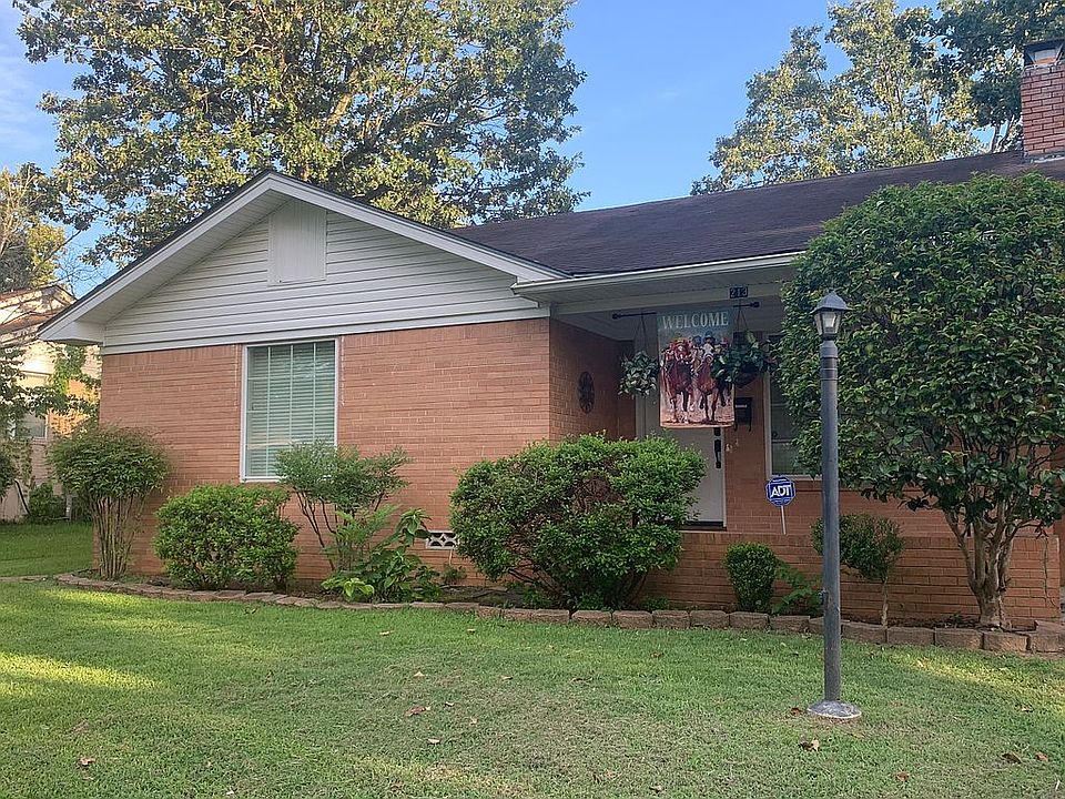1st image of 213 Oakwood Ave