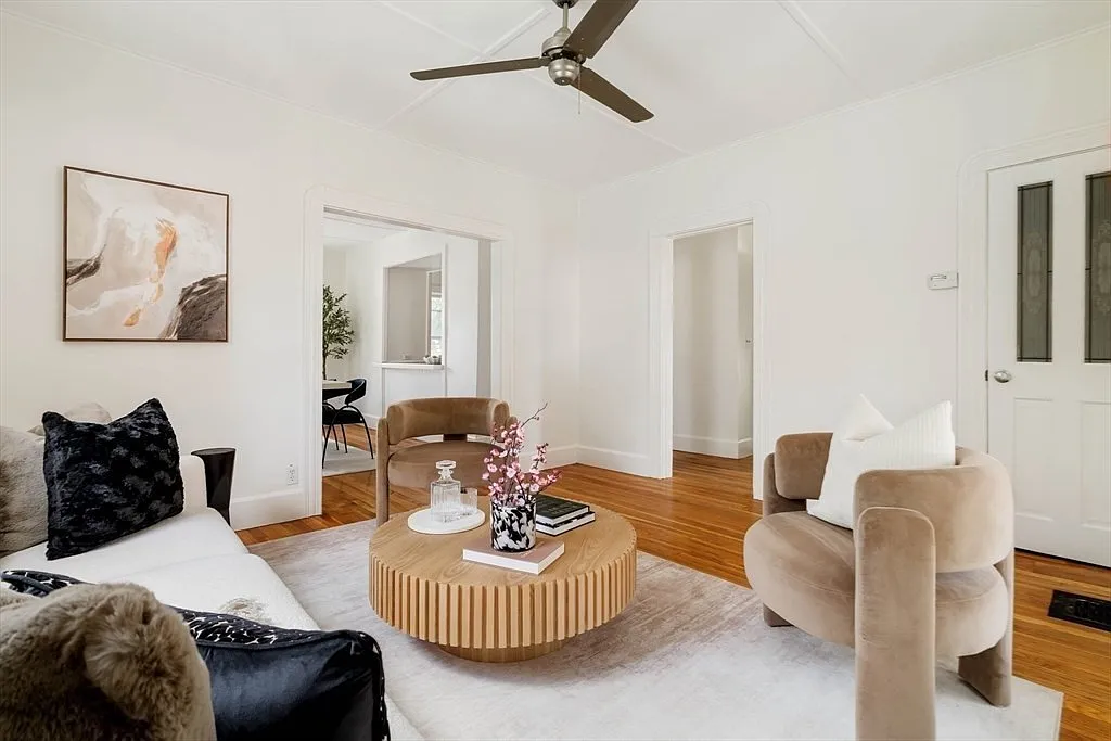 3 bed, 1.5 bath, 1139 sqft, $4,400 — Photo 2