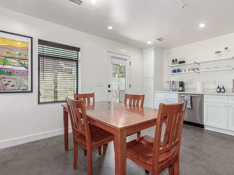 1017 E Garfield St — Photo 9