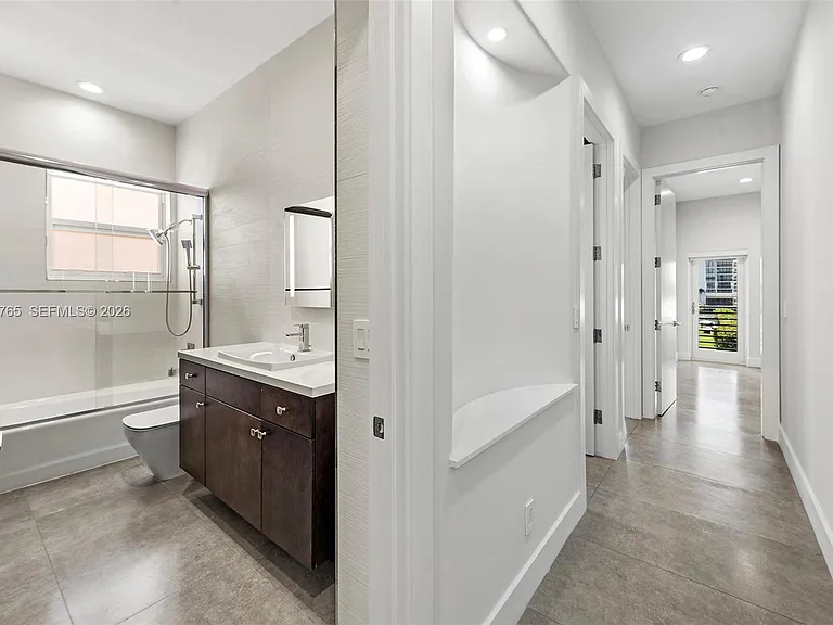 552 Palm Dr — Photo 51