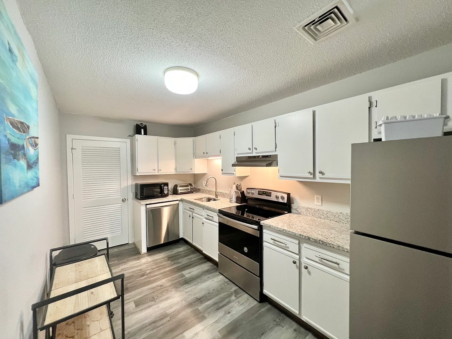 2 bed, 1.5 bath, 1336 sqft, $2,500 — Photo 3