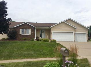 904 Kester Rd, Marshalltown, IA 50158