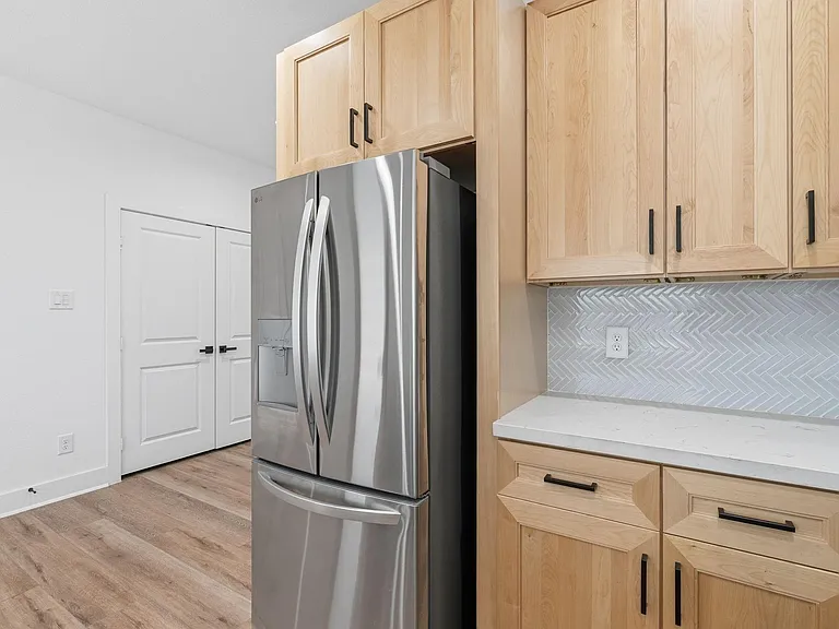 8805 Parkway Dr — Photo 10