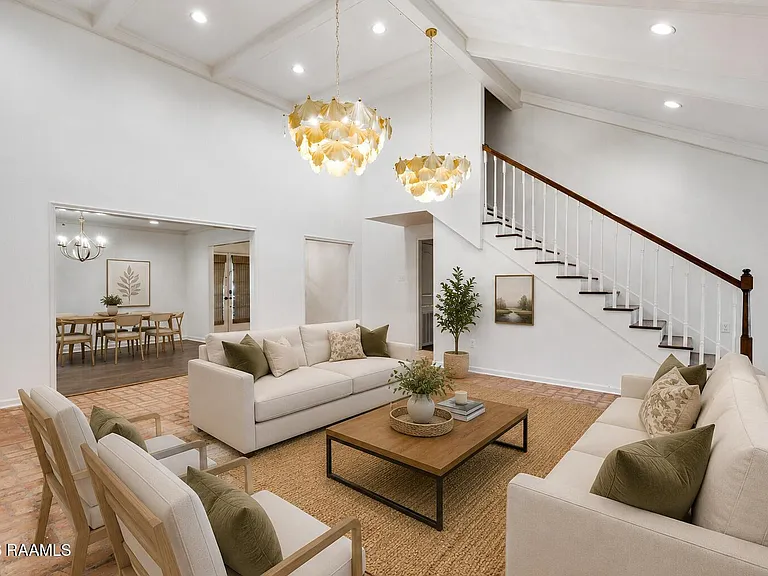 320 Lippi Blvd — Photo 6
