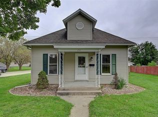 207 N Iowa St, Anamosa, IA 52205
