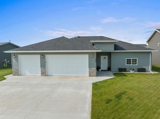 190 Mulberry Loop NE, Minot, ND 58703