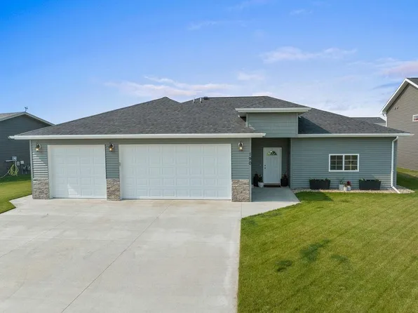 190 Mulberry Loop NE, Minot, ND 58703