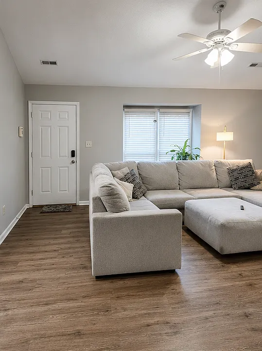 2 bed, 1055 sqft, $1,750 — Photo 2