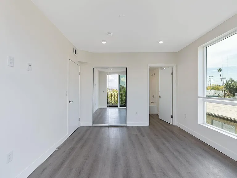 14228 Delano St #0 — Photo 15