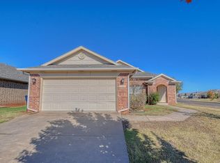 13301 SW 4th Ter, Yukon, OK 73099
