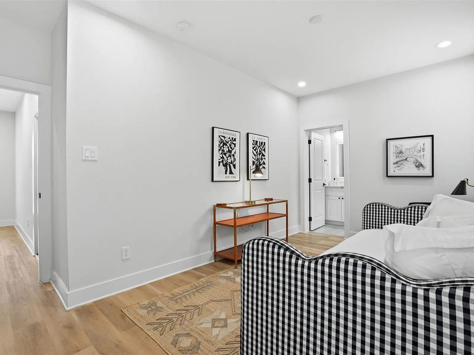 3 bed, 3.5 bath, 1868 sqft, $3,800 — Photo 4
