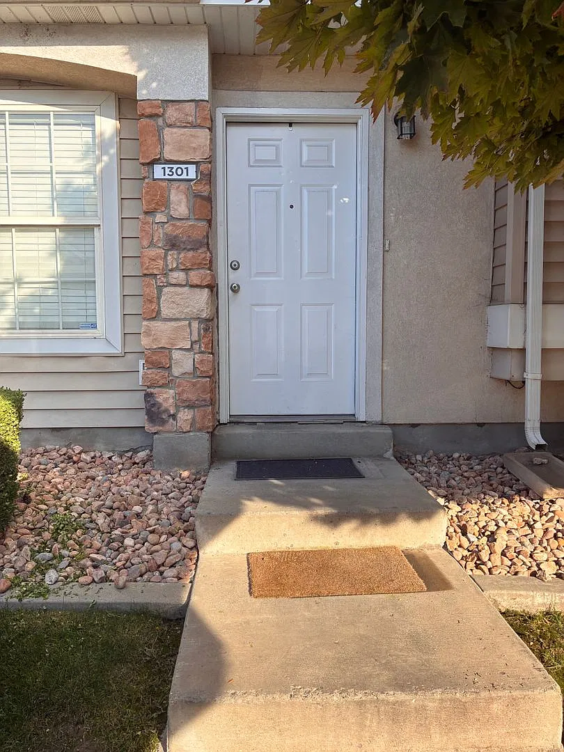 Orem 2 bed 2.5 bath — Photo 1