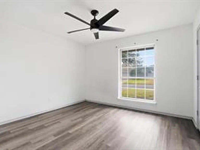 4612 Applewood Rd — Photo 3