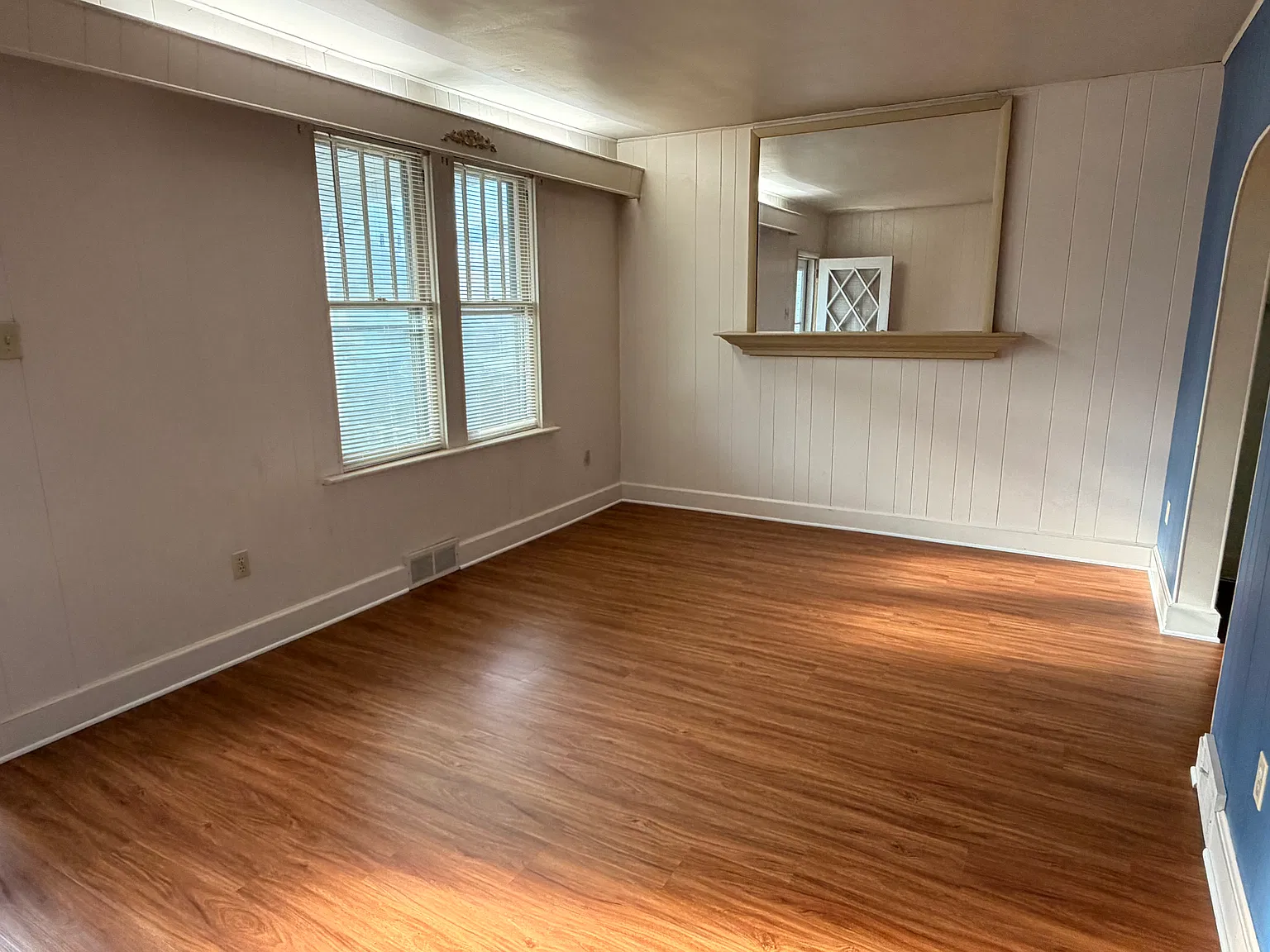 820 Bridge St — Photo 2