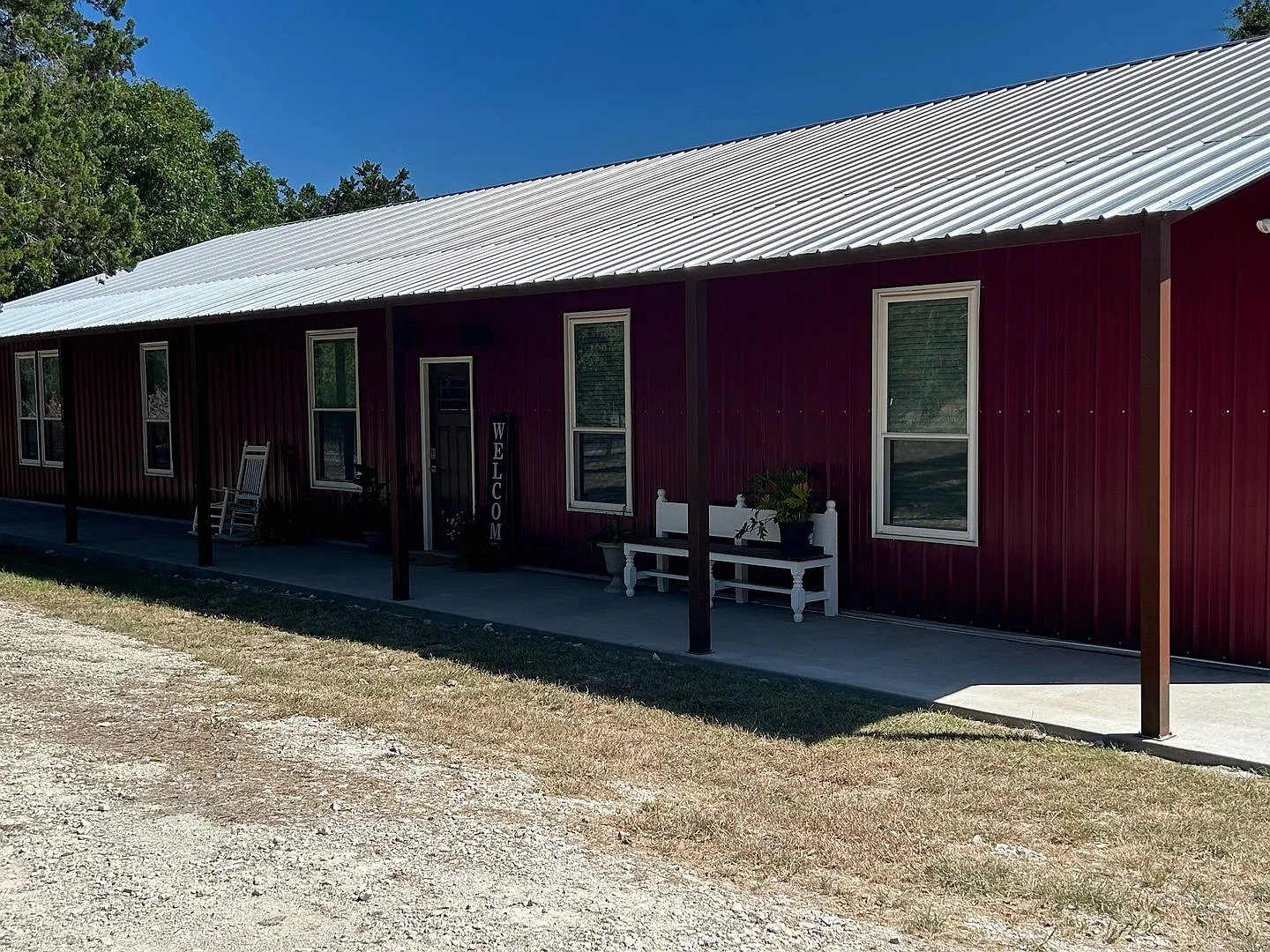 Country Living Meets Modern Comfort! — Photo 1