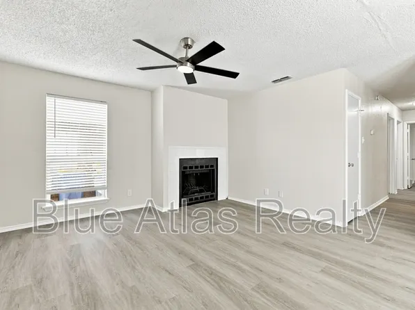8133 Foxfire Ln, Fort Worth, TX