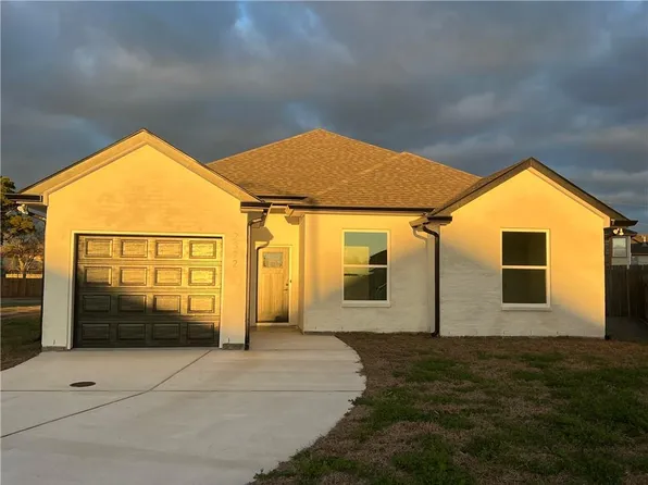 2372 N Village Ct, Gretna, LA 70056
