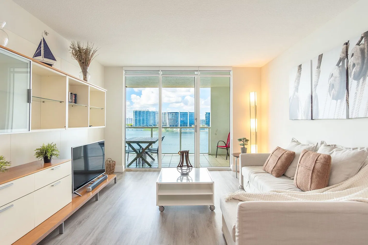 2 bed, 2.0 bath, 1194 sqft, $9,780 — Photo 1