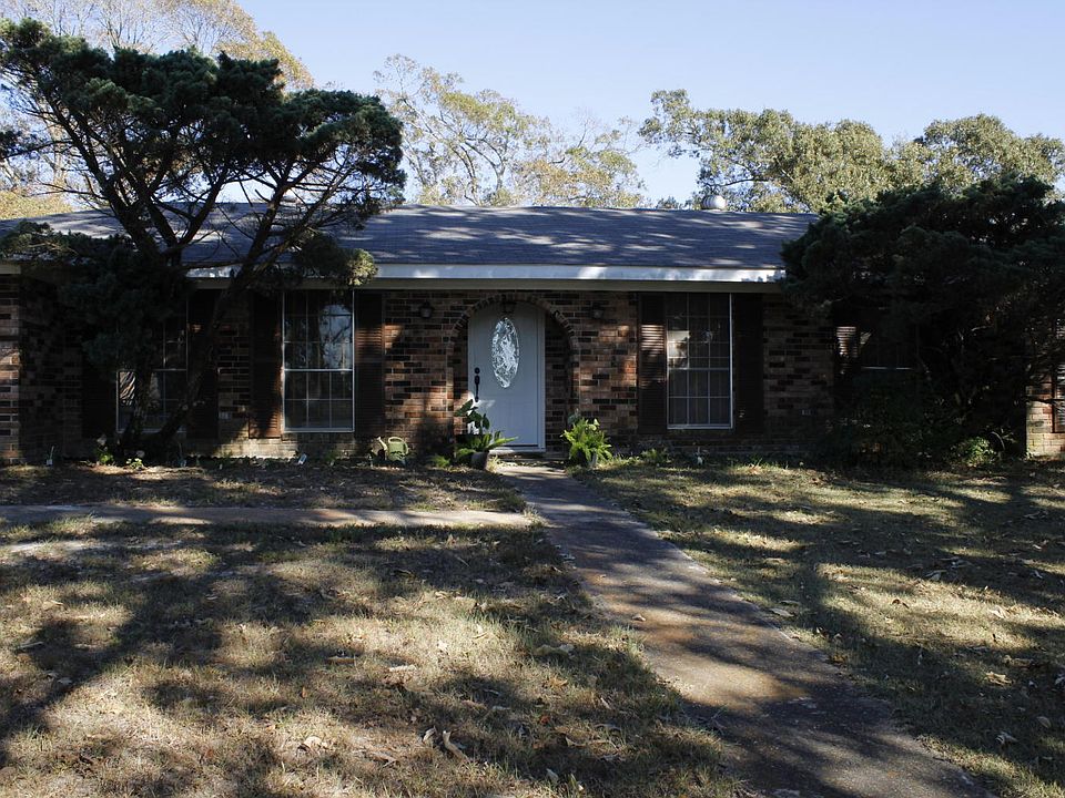 136 Russell Cir, Leesville