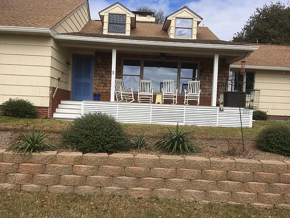 2nd image of 4906 Holly Ln