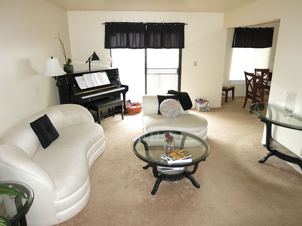 1st image of 8 Bell Ct