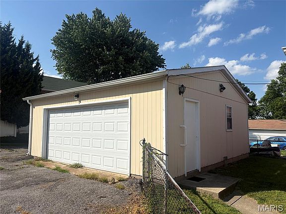 3rd image of 1311 Wachtel Ave