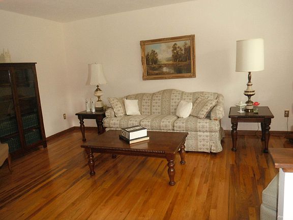 226 Heischman Ave formal living room