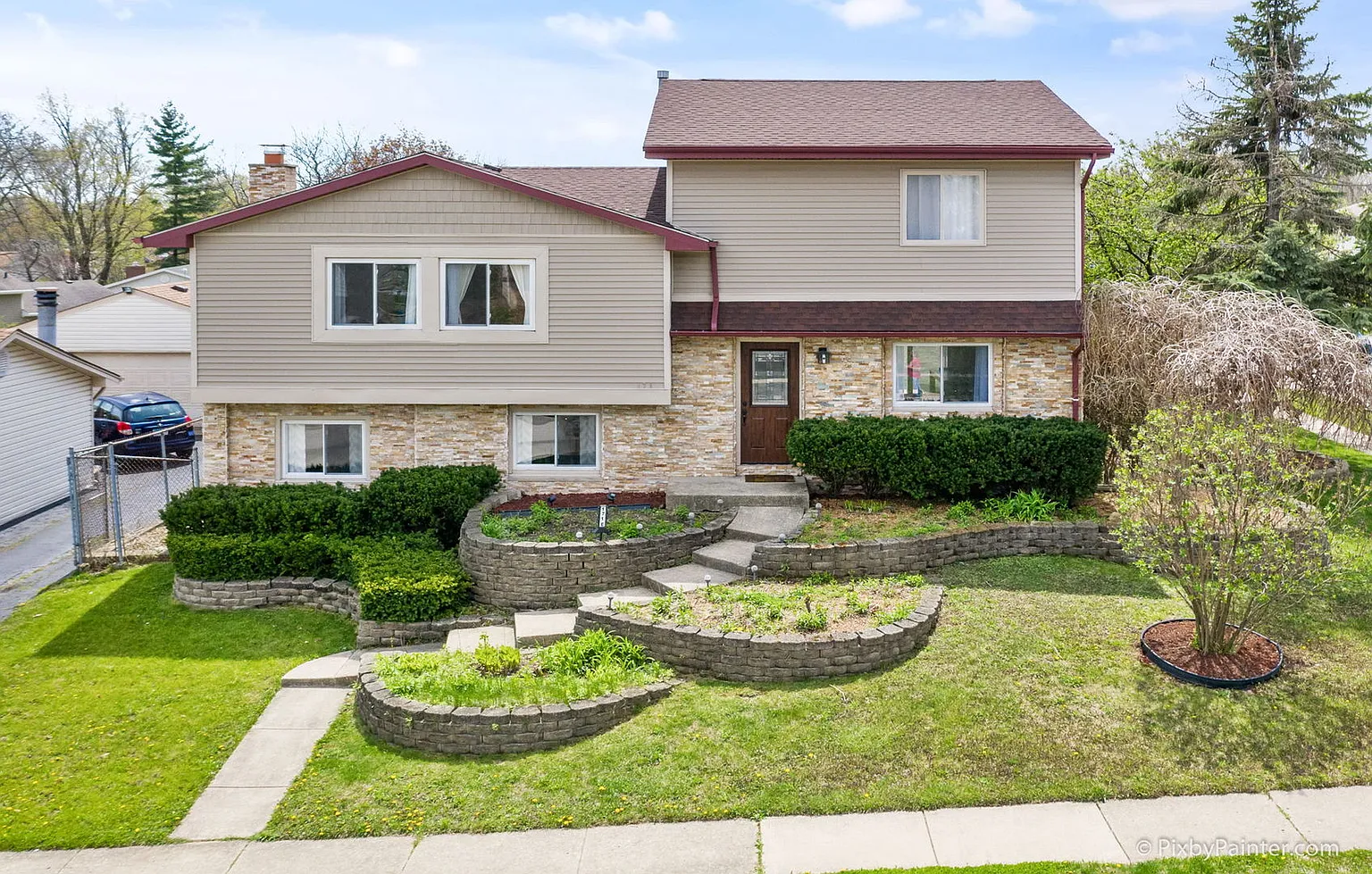 171 E Stevenson Dr photo 1