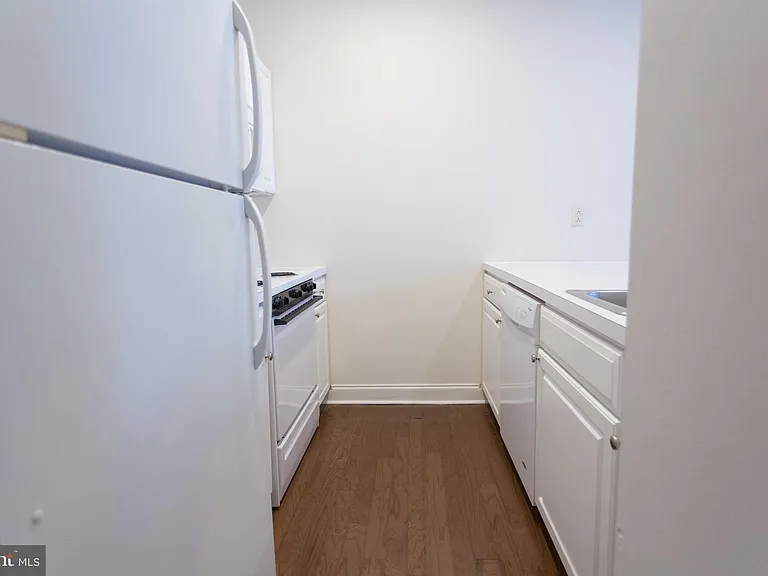 1600-2 Walnut St #405 — Photo 8