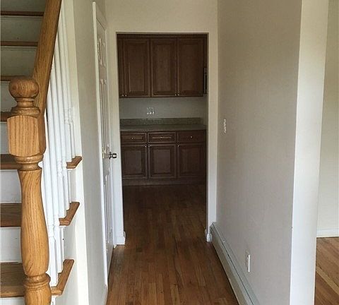 3rd image of 170 Hopper St